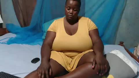 Snapshot of skylla07 chatting on 03.05.25 sheliah online show from 03.05.25