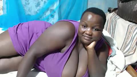 Snapshot of skylla07 chatting on 10.09.25 sheliah online show from 10.09.25