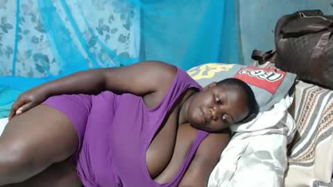 Snapshot of skylla07 chatting on 10.10.25 sheliah online show from 10.10.25