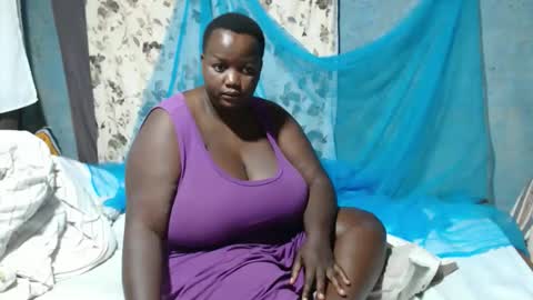 Snapshot of skylla07 chatting on 11.07.25 sheliah online show from 11.07.25