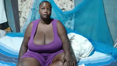 Snapshot of skylla07 chatting on 11.09.25 sheliah online show from 11.09.25