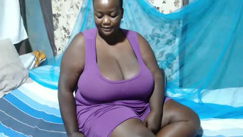 Snapshot of skylla07 chatting on 11.18.25 sheliah online show from 11.18.25