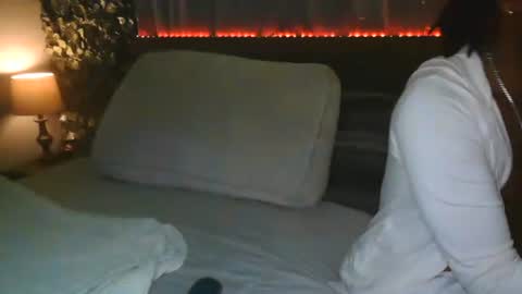 skyonetoo3 online show from 11.12.25