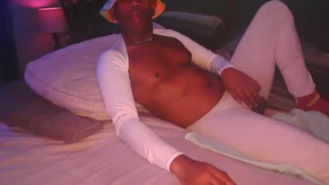 skyonetoo3 online show from 11.18.25