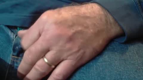 Snapshot of skypylot chatting on 12.22.24 ResqPylot2 online show from 12.22.24