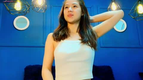 Snapshot of skyy_bloom chatting on 11.08.25 Sky online show from 11.08.25