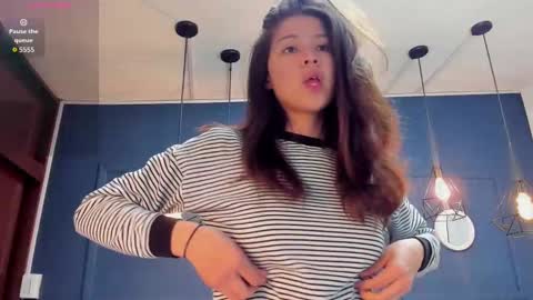 Snapshot of skyy_bloom chatting on 11.19.25 Sky online show from 11.19.25