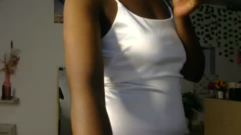 Snapshot of skyy_brown chatting on 06.23.26 Bella online show from 06.23.26