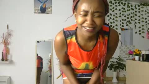 Snapshot of skyy_brown chatting on 06.27.26 Bella online show from 06.27.26