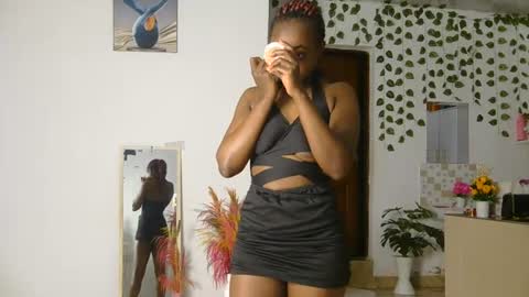 Snapshot of skyy_brown chatting on 07.10.26 Bella online show from 07.10.26