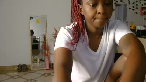 Snapshot of skyy_brown chatting on 07.23.26 Bella online show from 07.23.26