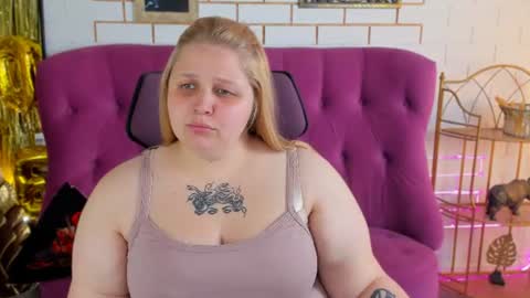 Snapshot of sladadeew chatting on 06.17.26 Slada Deew online show from 06.17.26