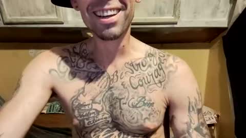 Snapshot of slangincock69 chatting on 02.08.25 SexyMFSlangincock69FYPM online show from 02.08.25