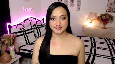 Queen Cyrine online show from 12.01.25