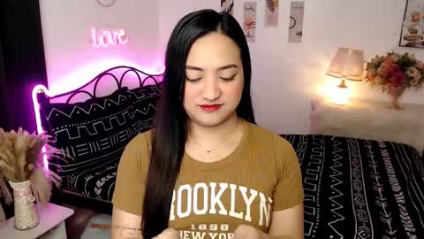 Snapshot of slave_amanda69 chatting on 12.21.25 Queen Cyrine online show from 12.21.25