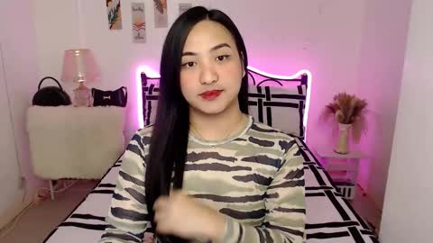 Snapshot of slave_amanda69 chatting on 01.12.26 Queen Cyrine online show from 01.12.26