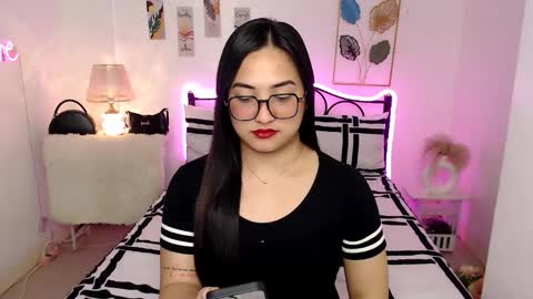 Snapshot of slave_amanda69 chatting on 02.10.26 Queen Cyrine online show from 02.10.26