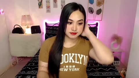 Snapshot of slave_amanda69 chatting on 04.11.26 Queen Cyrine online show from 04.11.26