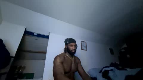 Snapshot of slaythereal3 chatting on 12.01.25 slaythereal3 online show from 12.01.25