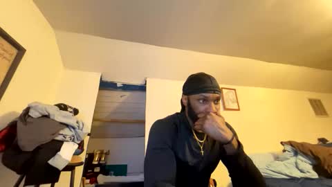 Snapshot of slaythereal3 chatting on 12.16.25 slaythereal3 online show from 12.16.25