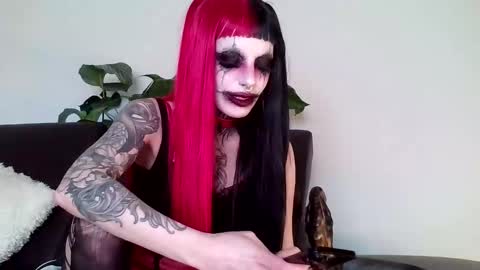 Snapshot of sleeperly chatting on 10.31.25 sleeperly online show from 10.31.25