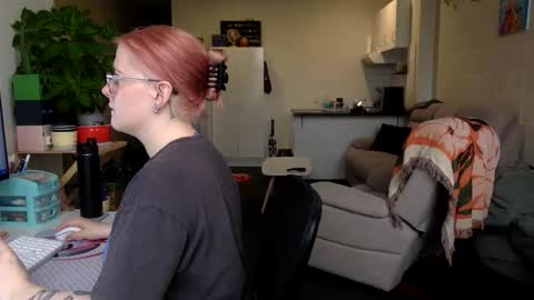 Kiwi Girl online show from 06.03.26