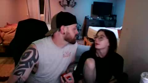 Snapshot of sleepysirenn chatting on 04.12.26 Hair Nails online show from 04.12.26