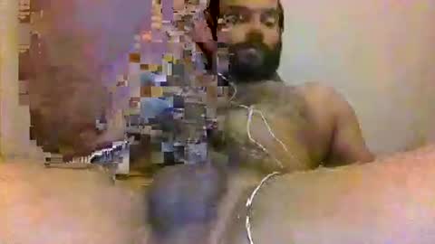 Snapshot of slhendyman chatting on 12.18.25 slhendyman online show from 12.18.25