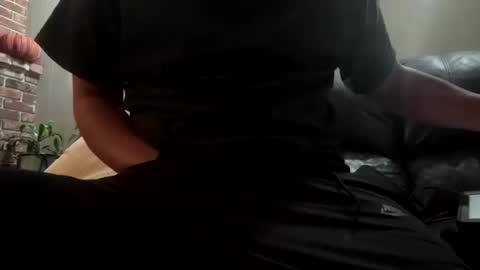 Snapshot of slick2285 chatting on 10.18.25 slick2285 online show from 10.18.25