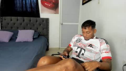 Snapshot of slim_master12 chatting on 06.15.26 slim_master12 online show from 06.15.26