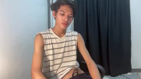 Snapshot of slim_sensation chatting on 10.21.25 slim_sensation online show from 10.21.25