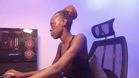 Snapshot of slimbaby16 chatting on 09.11.25 Slim online show from 09.11.25