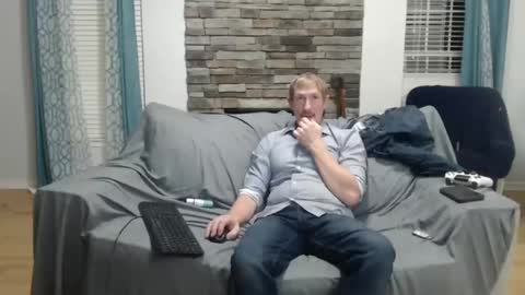 Snapshot of slimjp chatting on 10.20.25 slimjp online show from 10.20.25