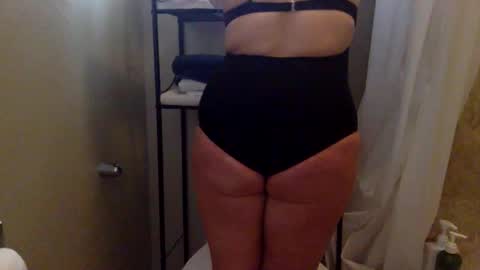 Snapshot of slip_inside_wet_orchid chatting on 04.01.26 Slip Inside Wet Orchid online show from 04.01.26