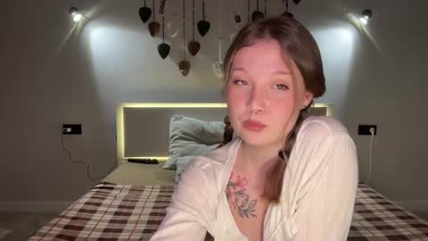 Snapshot of slola_li chatting on 11.18.25 Lola and Li - online show from 11.18.25