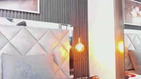 Snapshot of slut_milf_ chatting on 12.19.25 slut_milf_ online show from 12.19.25