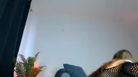 Snapshot of slut_tattoogirl chatting on 05.28.26 Ariana online show from 05.28.26