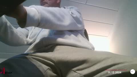 Snapshot of slutiam chatting on 12.11.24 SLUTIAM online show from 12.11.24