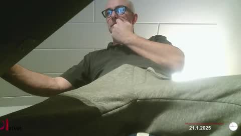 Snapshot of slutiam chatting on 01.21.25 SLUTIAM online show from 01.21.25