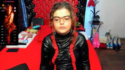 Snapshot of slutty_milf_bitch chatting on 09.19.25 Ana    online show from 09.19.25