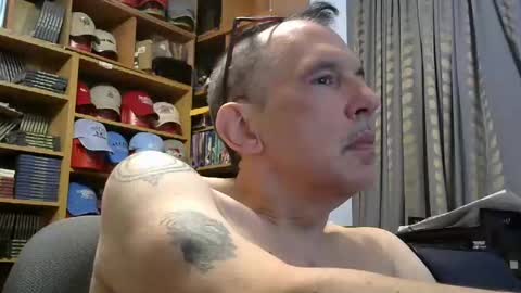 Snapshot of sluttyslave81 chatting on 11.06.25 sluttyslave81 online show from 11.06.25