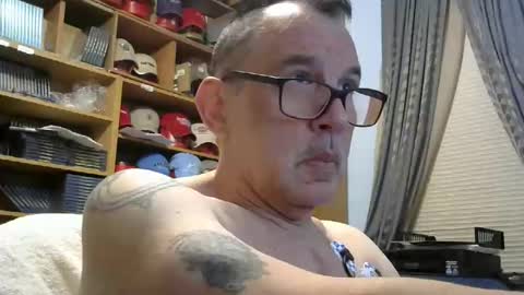 Snapshot of sluttyslave81 chatting on 11.25.25 sluttyslave81 online show from 11.25.25