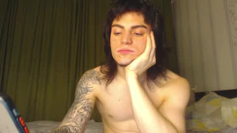 Snapshot of sly_gus chatting on 11.04.25 Gus online show from 11.04.25