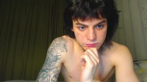 Snapshot of sly_gus chatting on 11.08.25 Gus online show from 11.08.25