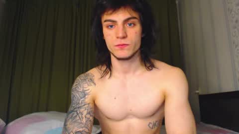 Snapshot of sly_gus chatting on 11.24.25 Gus online show from 11.24.25