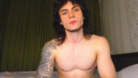 Snapshot of sly_gus chatting on 11.26.25 Gus online show from 11.26.25