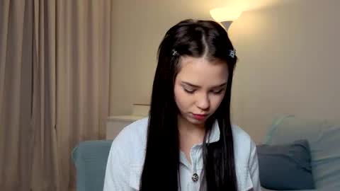 Lily online show from 10.05.25