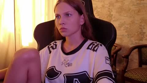 Snapshot of small_emma0 chatting on 09.19.25 Emma online show from 09.19.25