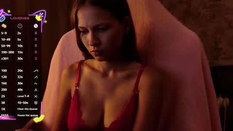 Snapshot of small_emma0 chatting on 10.08.25 Emma online show from 10.08.25