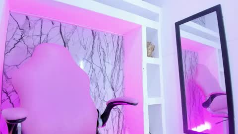 Small Hot19 online show from 09.12.25